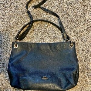 Authentic Coach Bag. Genuine leather. Bag clasps . Great condition.